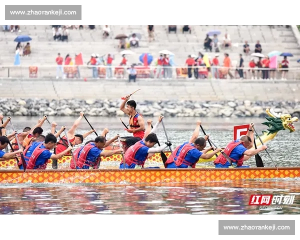 激烈竞逐与文化传承相融合 龙舟比赛掀起传统体育热潮